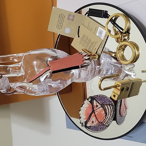 NWT BURBERRY PALLAS HEAD LOCK CHARM BUNDLE - Picture 8 of 8